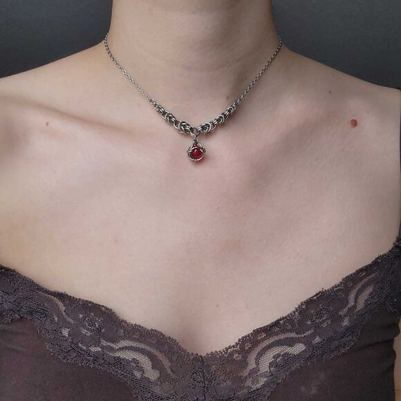 Gothic Victorian vampire blood red and silver chainmail choker necklace - Picture 4 of 10
